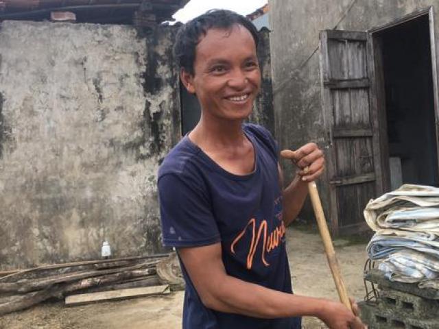 Tin tức trong ngày - Mẹ người đàn ông đi bộ 800 km về quê: "Con tôi không lanh lợi"