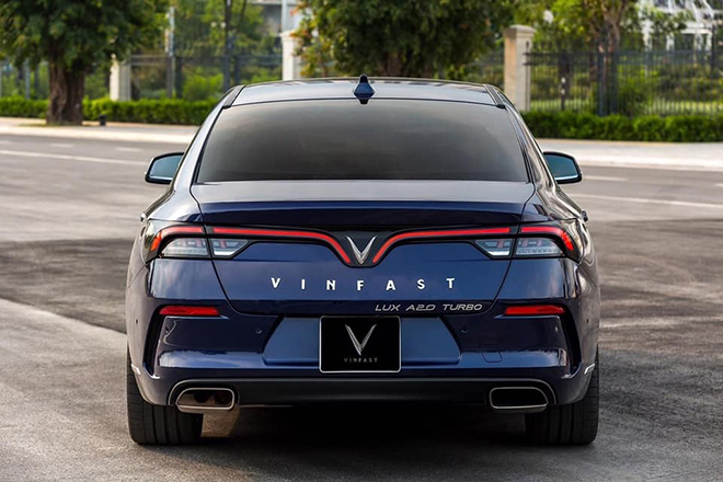 VinFast Lux A2.0 car price in May 2022, 20 million dong discount and 50% LPTB - 7