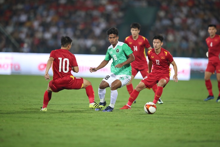 U23 Việt Nam khởi đầu SEA Games 31 bằng chiến thắng 3-0 trước U23 Indonesia