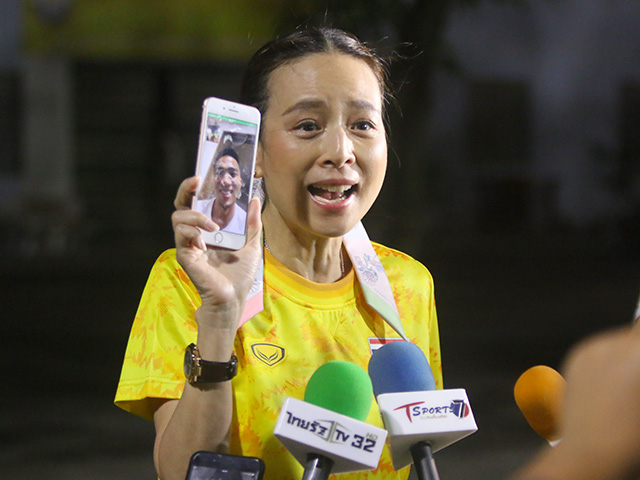 Bóng đá - Trưởng đoàn Madam Pang "nhờ cậy” Messi Thái Lan, bơm “doping" thưởng lớn đội U23