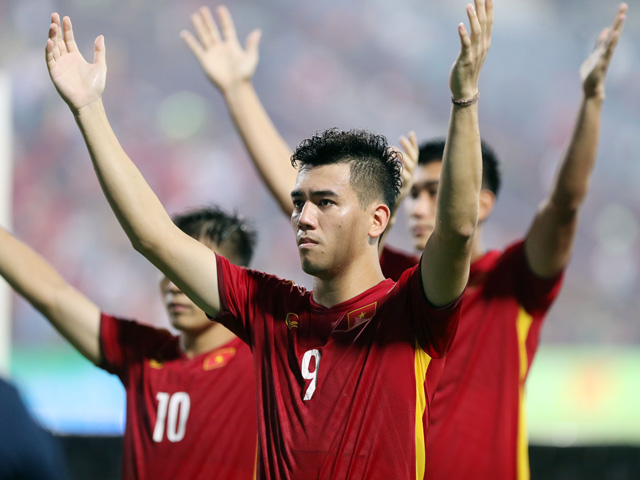 Bóng đá - Tiến Linh và đồng đội cảm ơn cổ động viên đội mưa "tiếp lửa" U23 Việt Nam