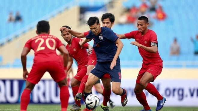 U23 Thái Lan (áo xanh) sẽ chạm trán U23 Singapore tại lượt trận thứ 2 bảng B SEA Games 31