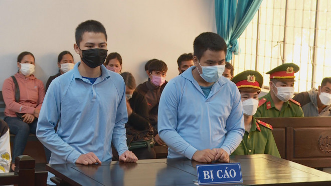 2 thiếu niên tại phiên tòa sơ thẩm