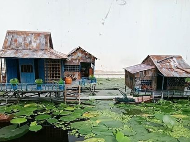 Thị trường - Tiêu dùng - CLIP: Nam thanh niên làm mô hình nhà Nam bộ xưa, hàng không đủ bán