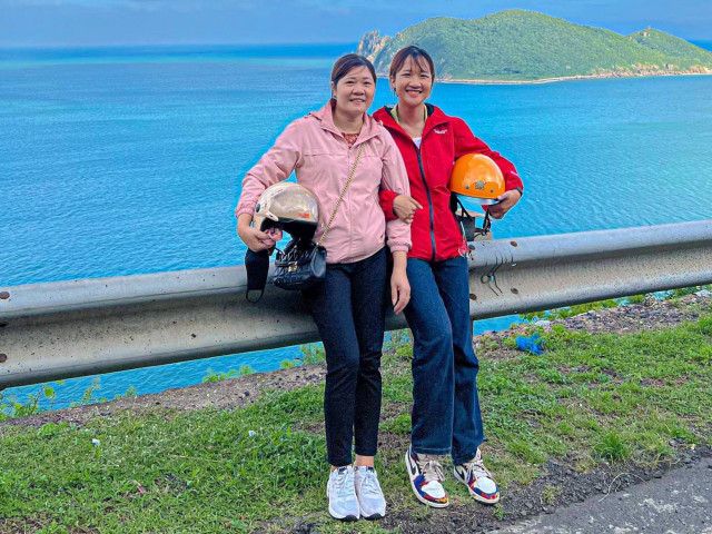 Bạn trẻ - Cuộc sống - Phượt xuyên Việt bằng xe máy, cô gái bất ngờ có thêm "bạn đồng hành" ít ai nghĩ đến