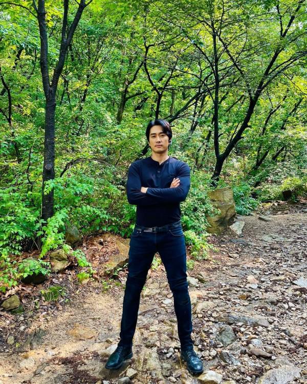 Song Seung Heon reveals tips to keep fit at age 46 - 2