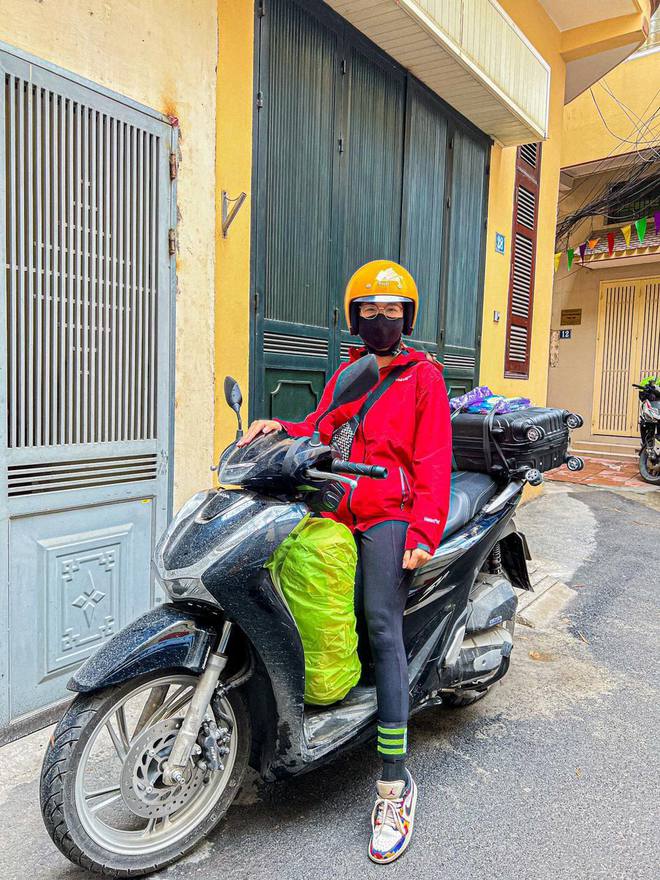 Traveling through Vietnam by motorbike, the girl suddenly had more "companion"  few think about - 4