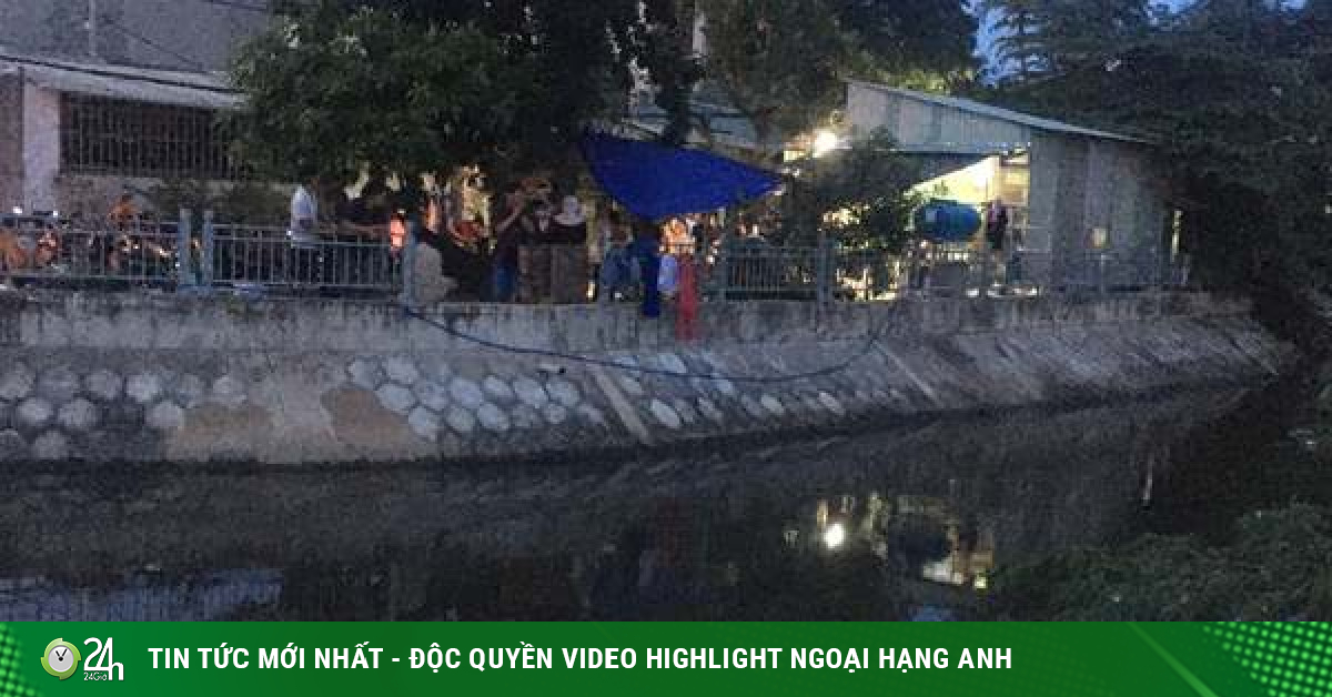 The bodies of two children were picked up from the canal in District 12, Ho Chi Minh City