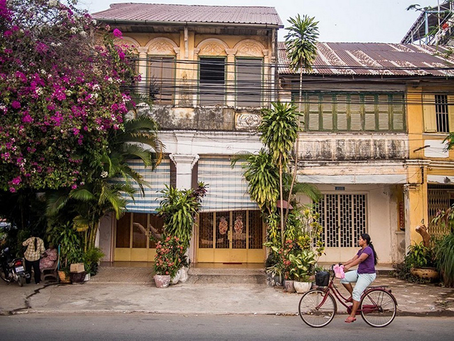 Kampot là thủ phủ của tỉnh Kampot nằm về phía nam Campuchia. Đây là một thị trấn nhỏ yên tĩnh với những con đường lớn và các tòa nhà cũ. Đây là một trong những nơi thú vị nhất để bạn ghé thăm ở Campuchia. 
