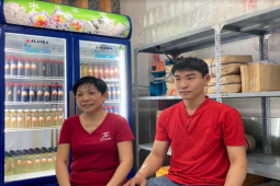 Ẩm thực - Bỏ nghề kiến trúc sư, chàng trai trẻ “làm giàu” nhờ xe nước sâm 45 năm tuổi 