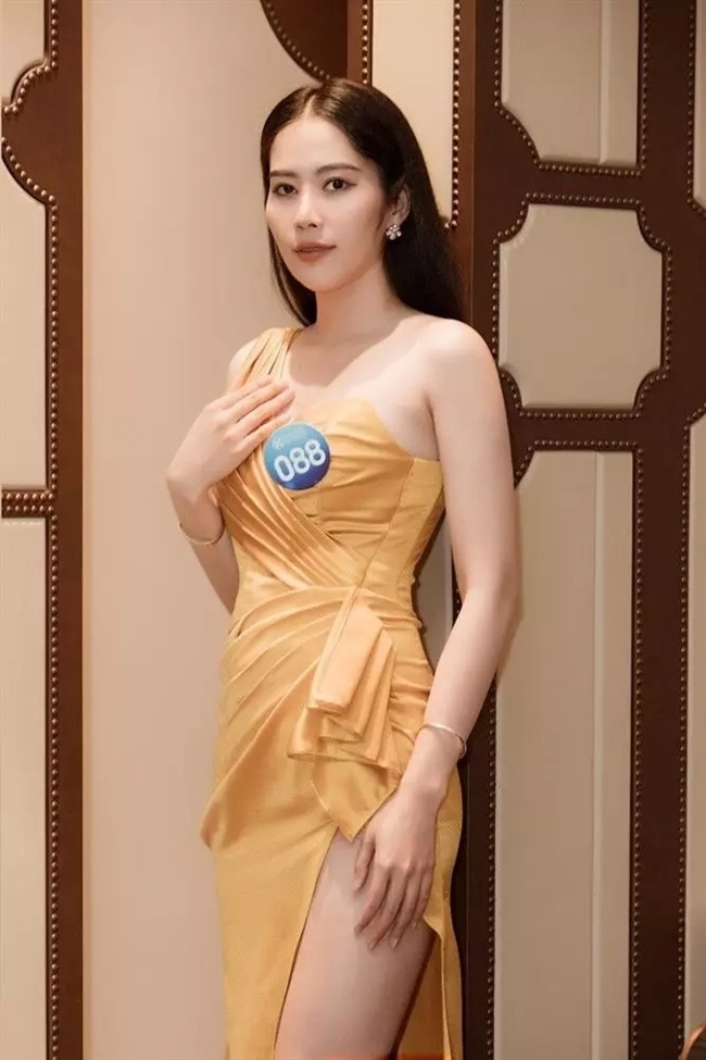 Ngọc Trinh, nữ y tá đẹp nhất VTV bị hỏi "khó" vì dáng ngồi quá gợi cảm Nam-em-15-1652057073-270-width650height975