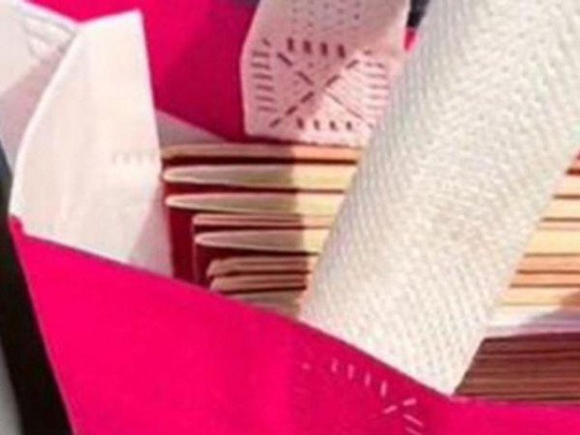 Phi thường - kỳ quặc - Bố đến trung tâm mai mối tìm bạn gái cho con trai, ai nấy choáng váng vì thấy một thứ