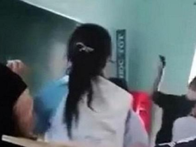 Pháp luật - Kỷ luật học sinh, phê bình thầy giáo vụ nữ sinh đánh bạn trong lớp