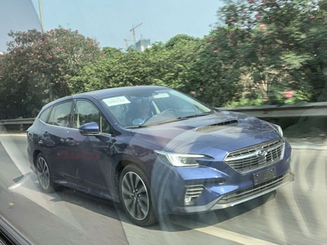 Bộ đôi xe Subaru hoàn toàn mới chạy thử trên đường phố Việt