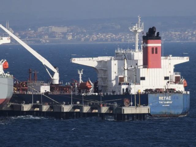 Thế giới - Nước thành viên phản đối, EU rút một điều khoản trừng phạt dầu mỏ Nga