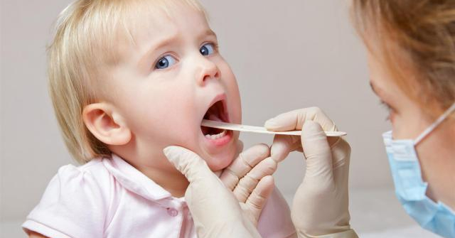 Treat sore throat properly so that the child does not have to be hospitalized for dangerous complications!