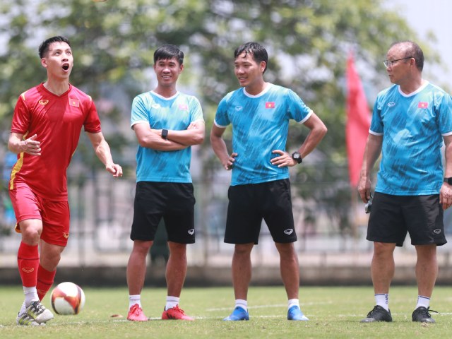 Vì sao HLV Park Hang Seo cho U23 Việt Nam tập lúc 11h trưa chờ đấu U23 Myanmar?