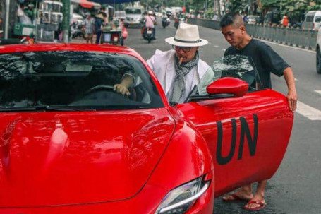 Ông Đặng Lê Nguyên Vũ tự tay cầm lái siêu xe Ferrari Roma