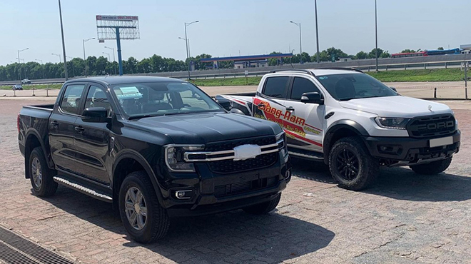 Ford Ranger 2022 continues to reveal test photos in Vietnam, most likely the XLT version - 3