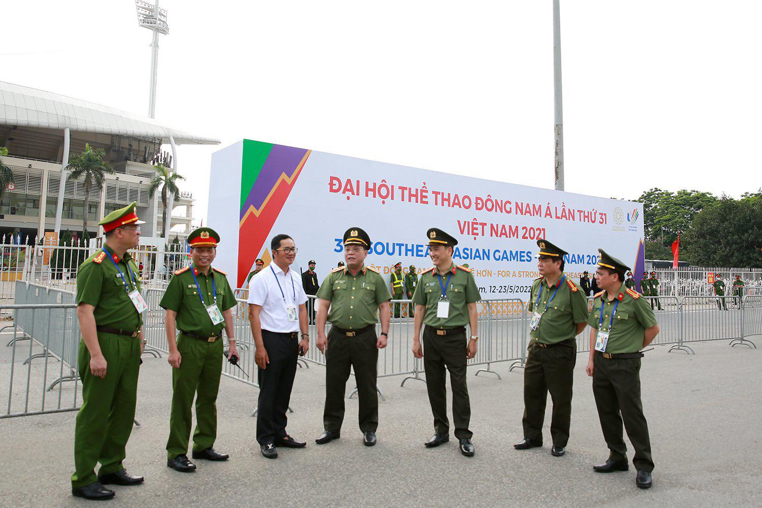 Trung tướng Nguyễn Hải Trung - Giám đốc Công an TP Hà Nội kiểm tra công tác đảm bảo an ninh trật tự nơi sẽ diễn ra Lễ Khai mạc SEA Games 31 vào ngày 12/5.