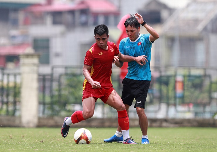 Tiền đạo U23 Việt Nam "suýt ngất" với bài tập của HLV Park Hang Seo - 13