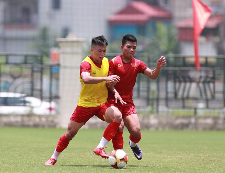 Tiền đạo U23 Việt Nam "suýt ngất" với bài tập của HLV Park Hang Seo - 9