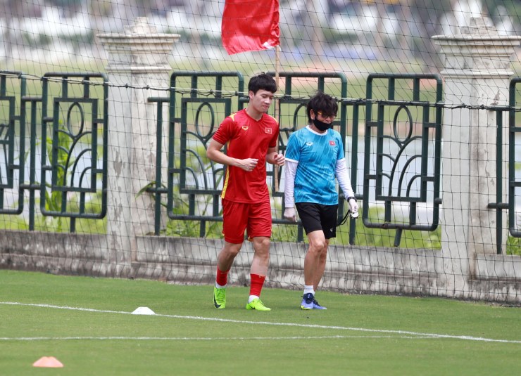 U23 Việt Nam đấu U23 Myanmar: Hoàng Đức bất ngờ tập riêng, có kịp ra sân? - 3