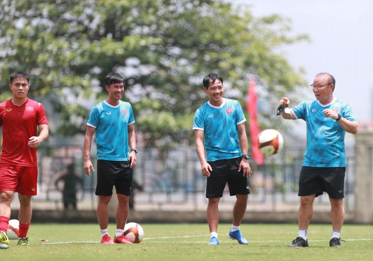 Dù tập vào buổi trưa, tinh thần của các thành viên của U23 Việt Nam vẫn rất thoái mái
