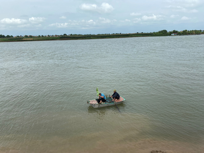 Khu vực sông Thái Bình nơi tìm thấy thi thể 3 mẹ con nữ giáo viên.