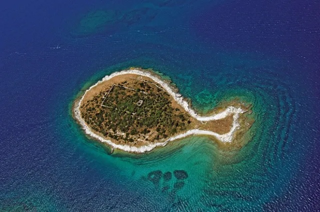 Những hòn đảo tự nhiên có hình dạng độc đáo nhất trên thế giới - 9