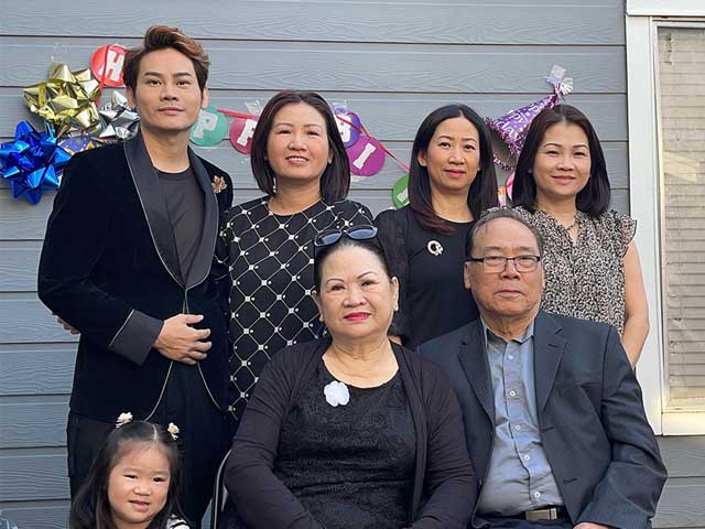 Đời sống Showbiz - Nam MC "Hãy chọn giá đúng" bất ngờ tiết lộ đại gia đình đang sống tại Mỹ