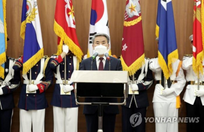 Bộ trưởng Quốc phòng Hàn Quốc tuyên thệ nhậm chức. Ảnh - Yonhap