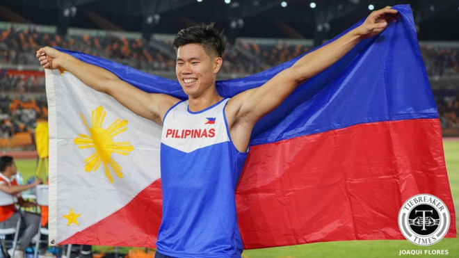EJ Obiena của Philippines đến Hà Nội để bảo vệ tấm HCV nội dung nhảy sào nam. Ành: P.S