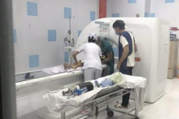 Sức khỏe đời sống - Bé trai 8 tuổi chấn thương não sau khi va vào bạn ở trong lớp