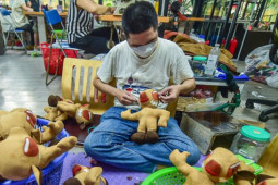 Tin tức trong ngày - "Đột nhập" cơ sở sản xuất linh vật Sao La đặc biệt của SEA Games 31