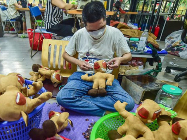 Tin tức trong ngày - "Đột nhập" cơ sở sản xuất linh vật Sao La đặc biệt của SEA Games 31