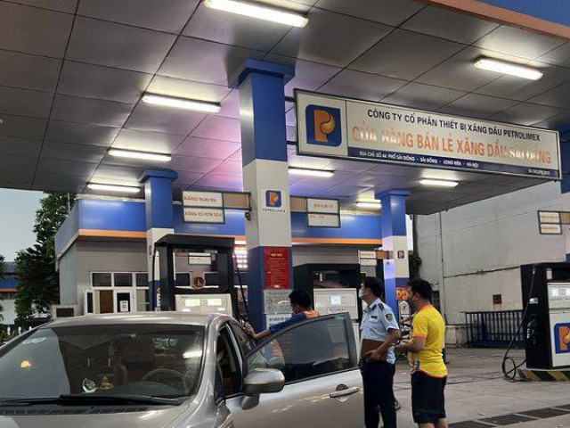 Thị trường - Tiêu dùng - Hà Nội: Xử lý nghiêm hành vi cố ý găm hàng chờ tăng giá xăng dầu