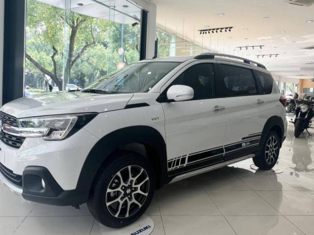 Tin tức ô tô - Ô tô truyền thống đua nhau tăng giá bất chấp sức ép từ xe điện