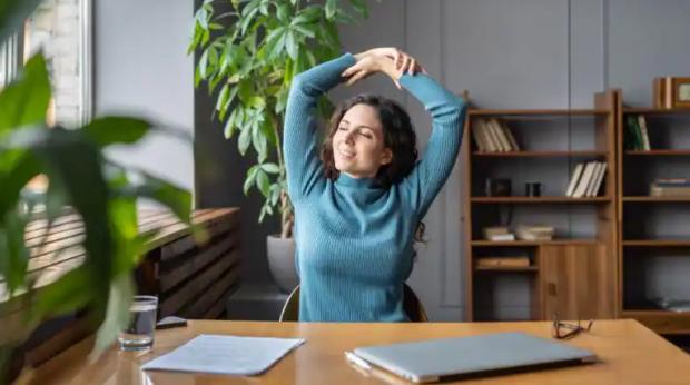 5 yoga poses to help office workers control their physique - 1