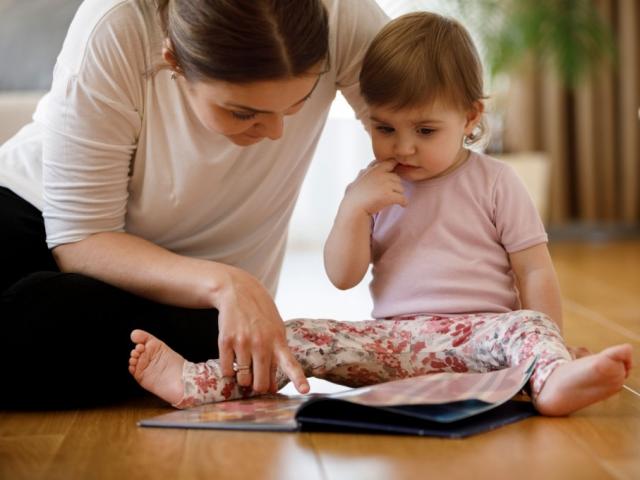 Sức khỏe đời sống - Những dấu hiệu sớm nhận ra trẻ chậm nói, cha mẹ nên biết để "cứu con"