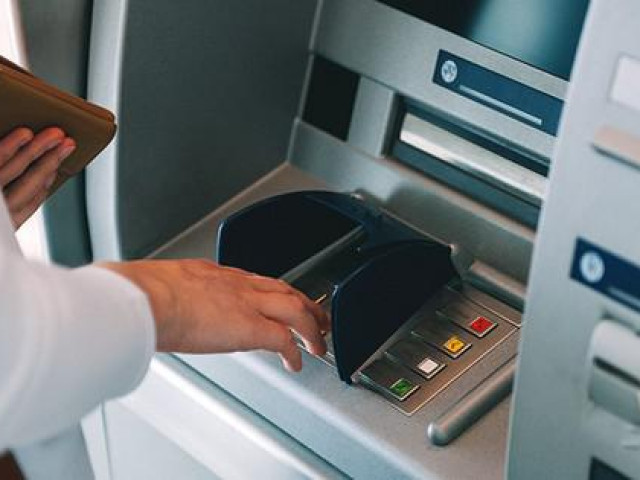 Bộ Công an thí điểm rút tiền mặt tại ATM bằng căn cước công dân