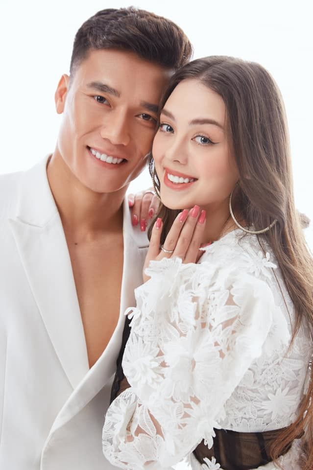 Goalkeeper Bui Tien Dung held a wedding with his beautiful Western girlfriend at the end of May - January 1