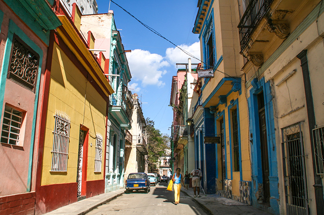 Nhà văn Hemingway từng sống trên những con phố cổ của Havana. Vì vậy, đến đây, hãy dành ít nhất vài ngày để tự do khám phá các xưởng chế tác nghệ thuật hay nhâm nhi đồ uống tại nơi mà nhà văn người Mỹ từng đến. Bạn có thể tìm thấy một số cảm hứng cho mình ở nơi đặc biệt này của Cuba.
