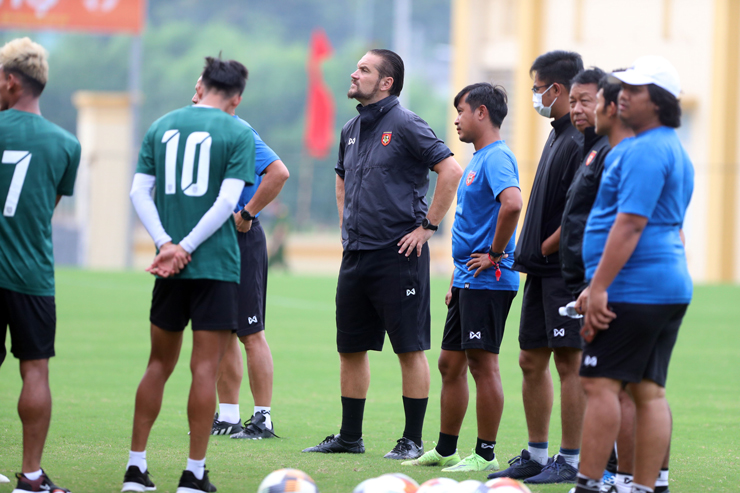 Buổi tập của U23 Myanmar bắt đầu từ 15h ngày 11/5 trên sân phụ Việt Trì.