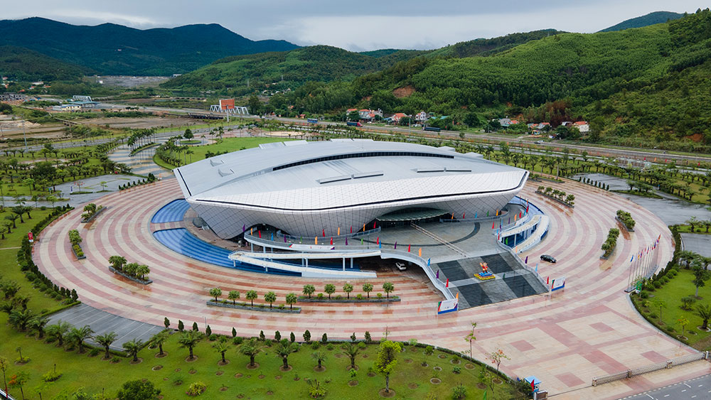 Nhà thi đấu 5.000 chỗ (phường Đại Yên, TP Hạ Long, Quảng Ninh) là nơi đăng cai tổ chức môn Bóng chuyền tại SEA Games 31