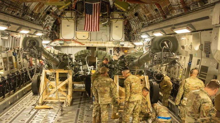 Mỹ đang dẫn đầu thế giới trong việc gửi các khoản viện trợ quân sự cho Ukraine (ảnh: AP)