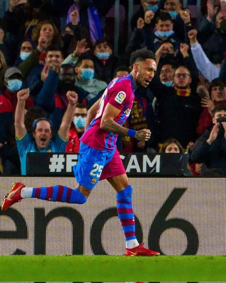 Aubameyang thi đấu chói sáng trên hàng công giúp Barca phục hận Celta Vigo