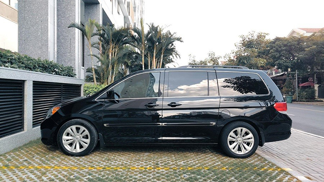 2008 Honda Odyssey Touring imported car offered for sale at less than half the price of KIA Carnival - 4