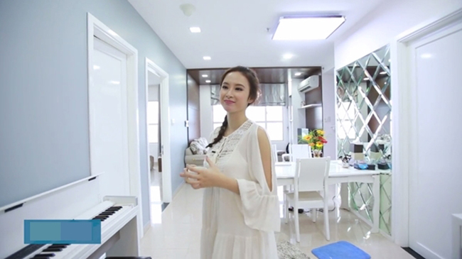 Năm 22 tuổi cô nàng đã có được một căn hộ như ý với cách bài trí nội thất hiện đại.

