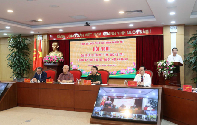 Quang cảnh hội nghị tiếp xúc cử tri.